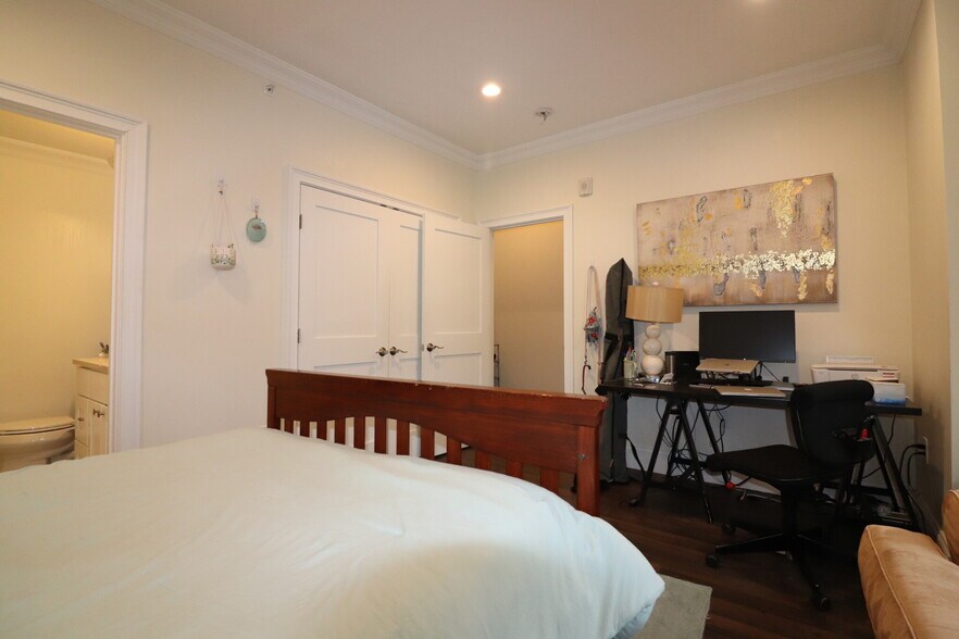 Building Photo - 140 Minden St