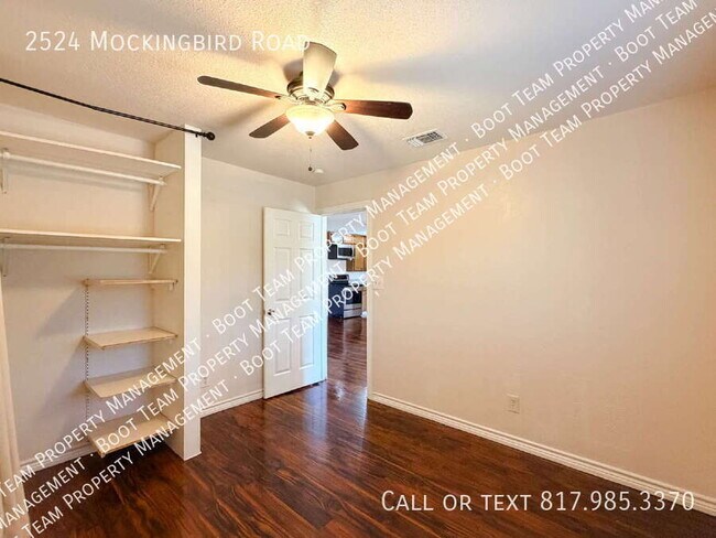 Building Photo - 2524 Mockingbird Rd