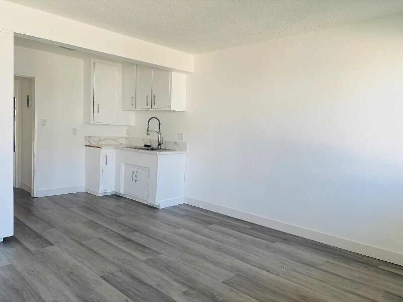 Building Photo - 9371 Cellini Ave