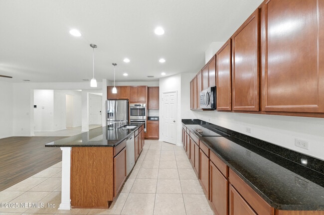 Building Photo - 1002 Wetland Ridge Cir