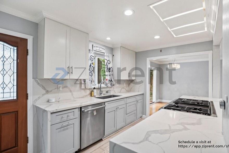 Building Photo - 4847 Stacy St