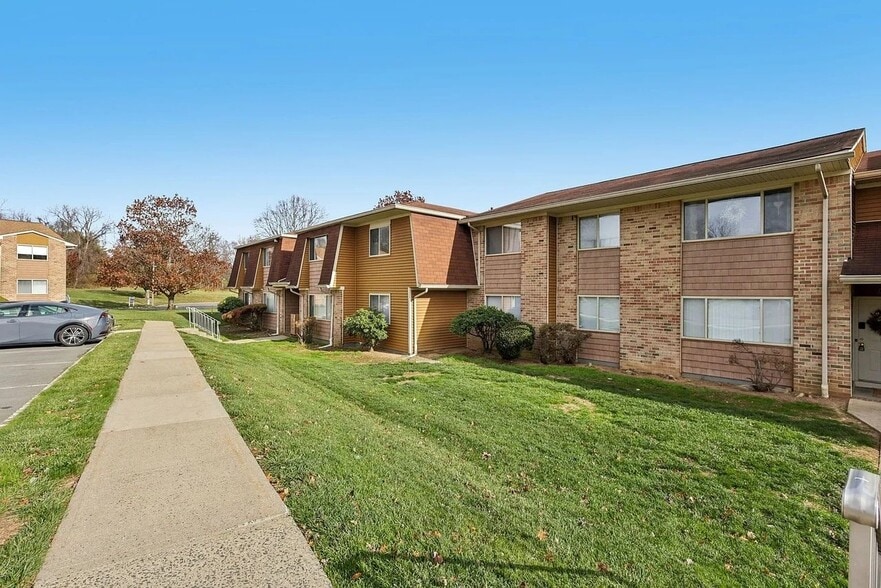 Building Photo - 1200 Bradley Ct