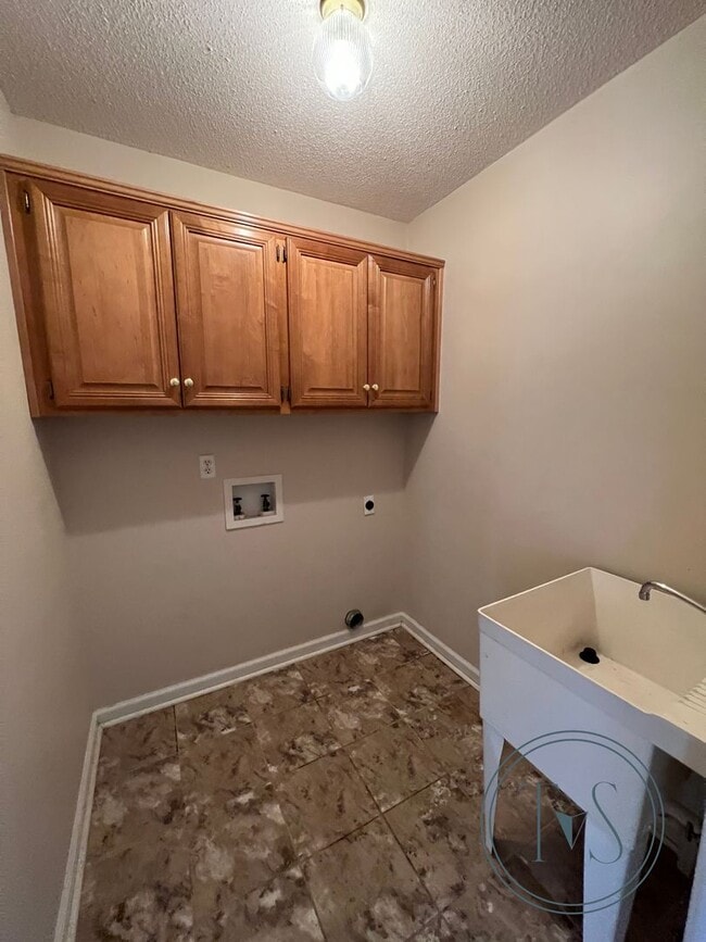 Building Photo - SPRING MOVE-IN SPECIAL: $300 OFF 1ST MONTH...