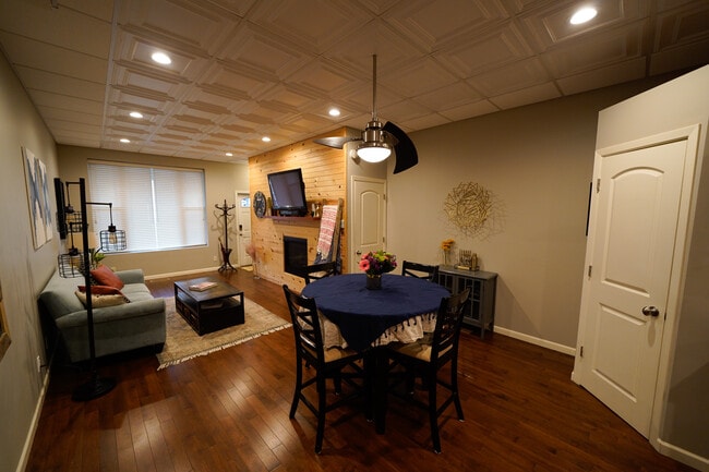 Building Photo - 1316 S 6th St