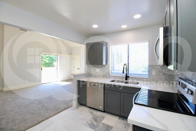 Building Photo - 10115 E Mountain View Rd