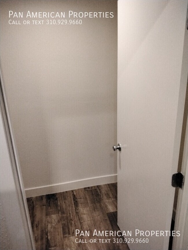 Building Photo - 6621 1/4 Crenshaw Blvd.-