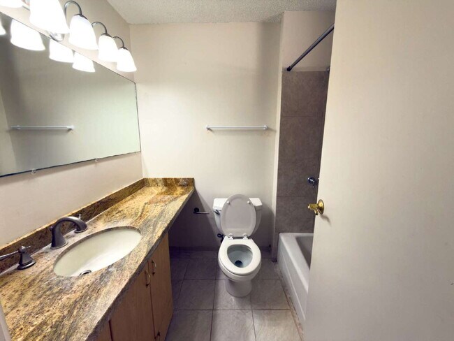 Building Photo - Kueahelani Apartments – 2BD/2BA Townhome w/ Lanai, 2 Covered Parking, Storage