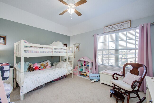 Building Photo - 19 Canterborough Pl