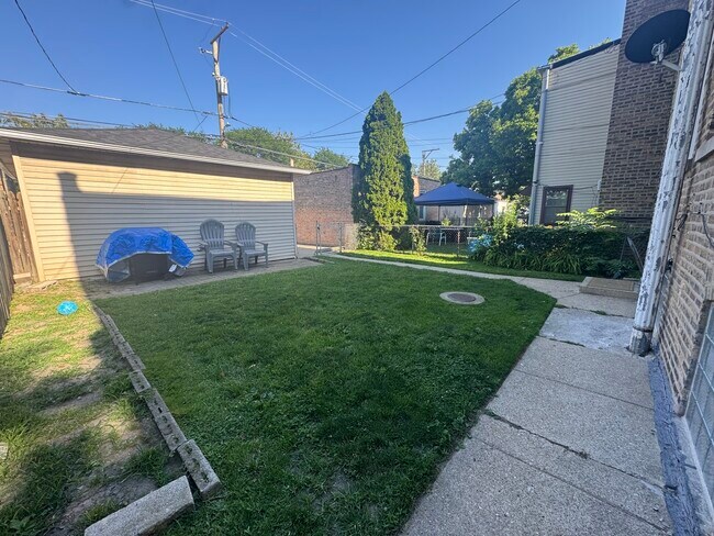 Building Photo - 5849 N Campbell Ave