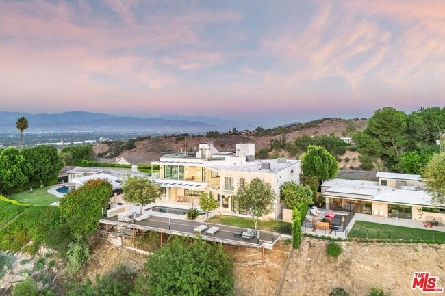 Building Photo - 3911 Cody Rd