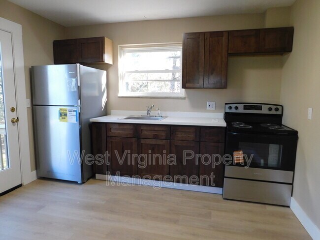 Building Photo - 98 Goodman Dr