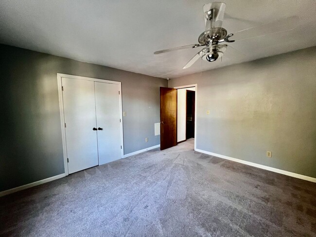 Building Photo - Welcome to this beautiful home in Salem La...