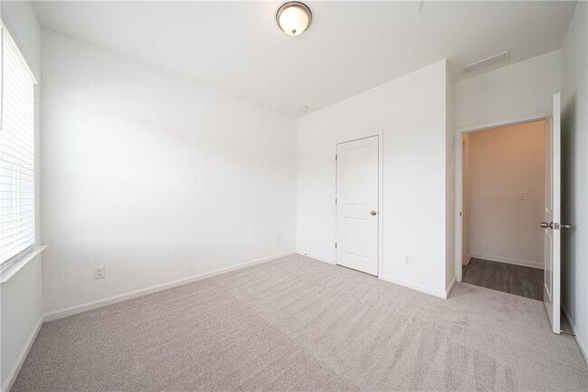 Building Photo - 307 Danville Ave