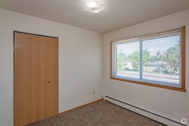 2BR, 2BA - 963 SF - Picasso Square