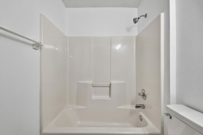 Building Photo - 15 Renmont Ct