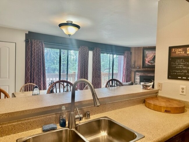 Building Photo - Stunning 2 Bed, 2 Bath Condo at Mammoth Sk...