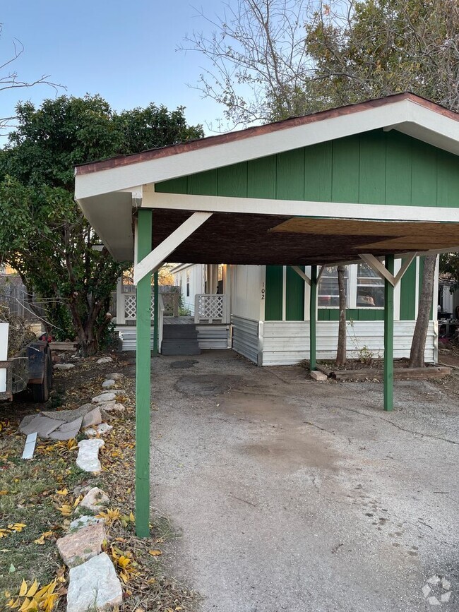 Building Photo - 2 bed, 2 bath, CARPORT parking