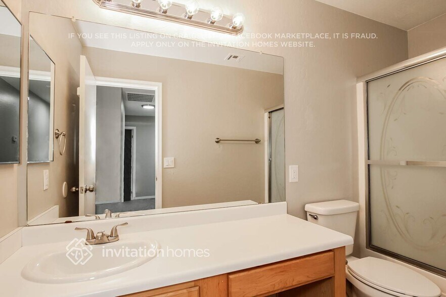 Building Photo - 8806 N 67th Ln
