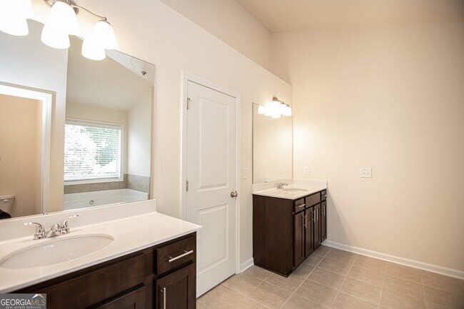 Building Photo - 5863 Krim Dr