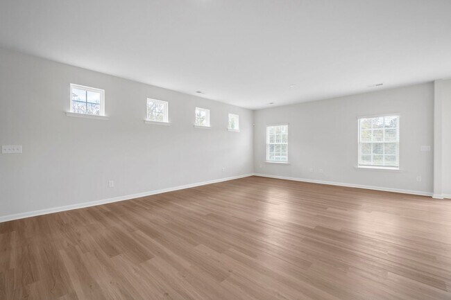 Building Photo - Almost Brand New Home 4 Bedroom with 2.5 b...