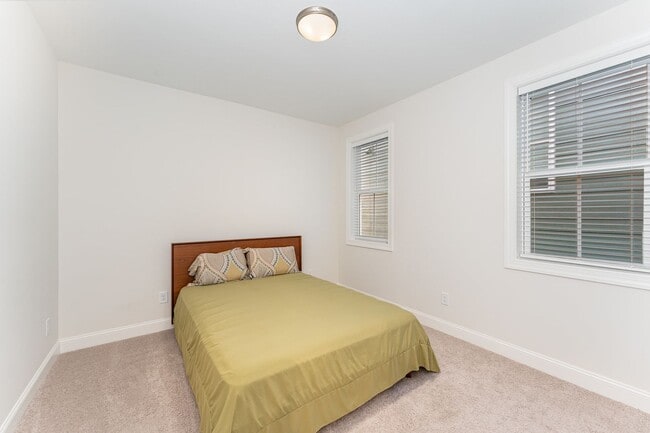 Building Photo - Contemporary 3 Bed, 2 Bath Ranch in Briar ...