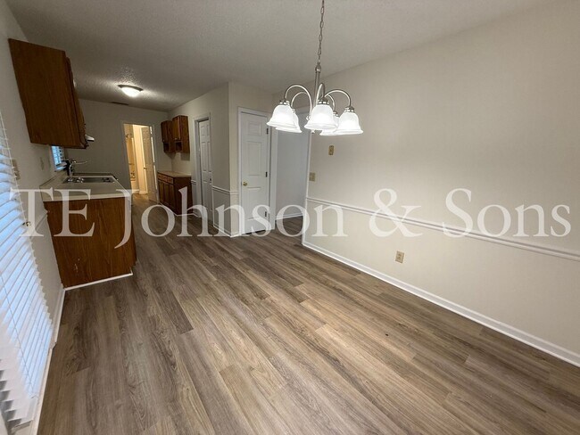 Building Photo - Charming 3-Bedroom Home with Spacious Yard...