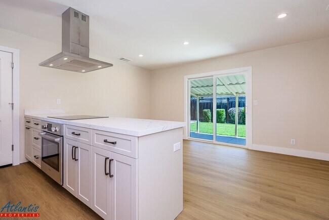 Building Photo - Gorgeous & Remodeled Home