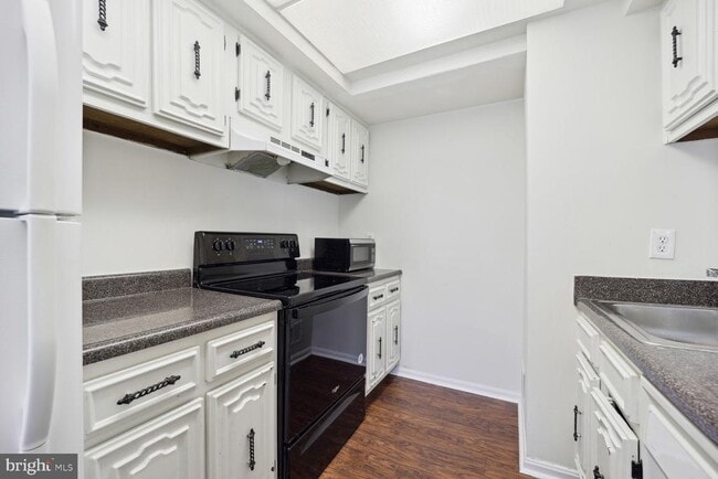 Building Photo - 5490 Safe Harbor Ct