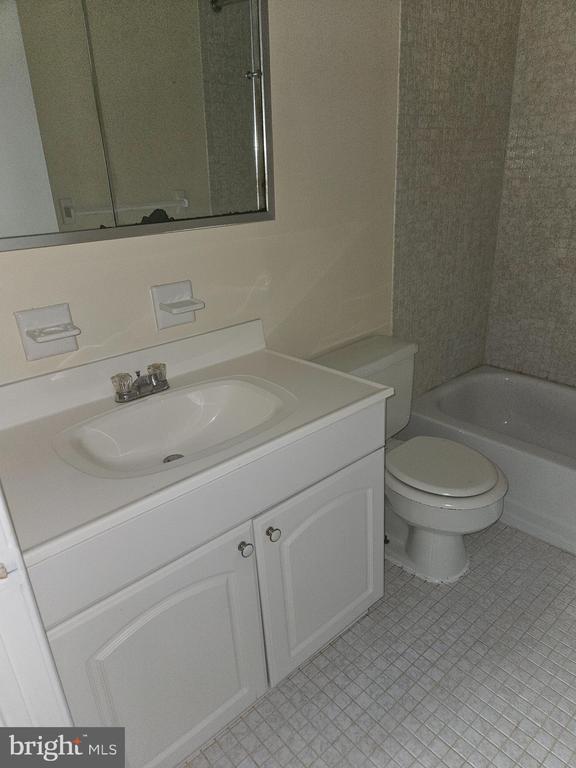 Building Photo - 326 Drummers Ln