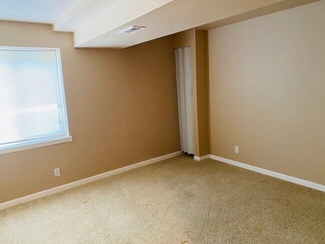 Building Photo - Immaculate home in Castle Pines North