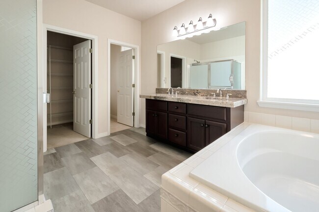 Building Photo - 5392 NW Crady Ln