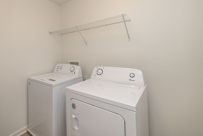 Building Photo - 3BD Townhome Convenient to Hwy 74/ Minutes to Bypass- AVAILABLE MARCH 2026