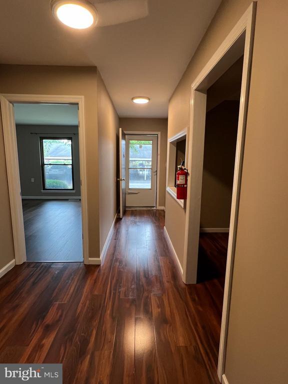 Building Photo - 3D-33D Twin Rivers Dr