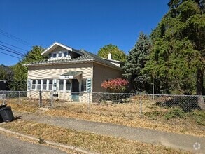 Building Photo - 1552 Charles St