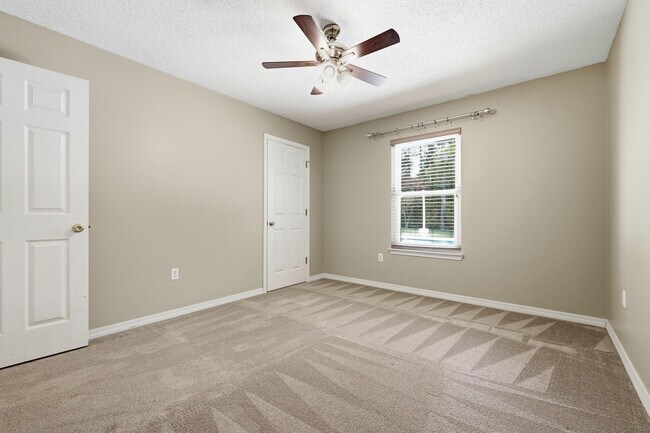 Building Photo - 1243 Jefferyscot Dr