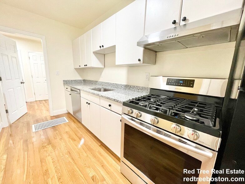 Building Photo - 523 E 3rd St