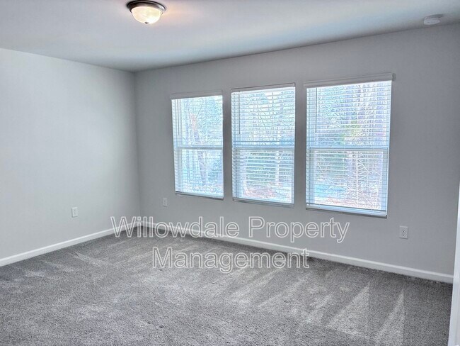 Building Photo - 866 McKenzie Pk Ter