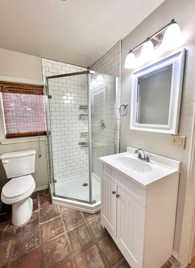 Building Photo - 3/2 Duplex on the River