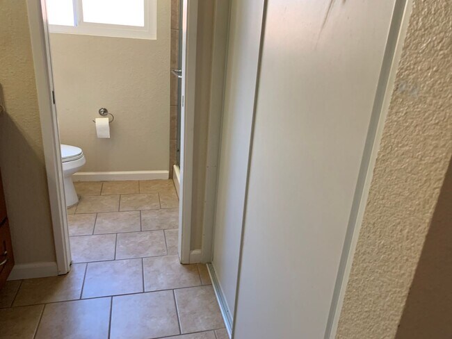 Building Photo - Adorable well maintained 3 bedroom 2 bath ...