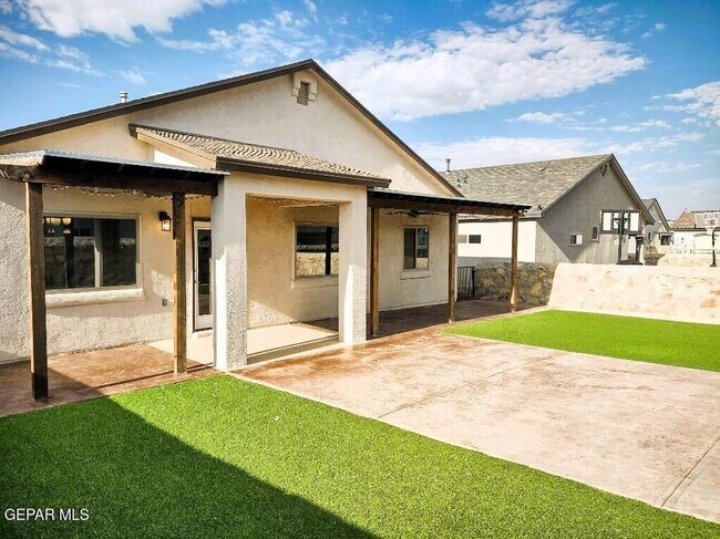 Building Photo - 14725 Tierra Fortaleza Ave