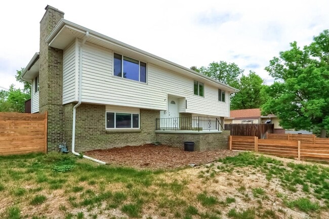 Building Photo - 4 BED 3 BATH HOUSE NEAR CREAK PARK!!!