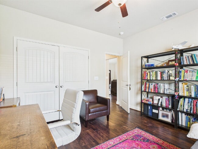 Building Photo - Oaks Of Windcrest Home
