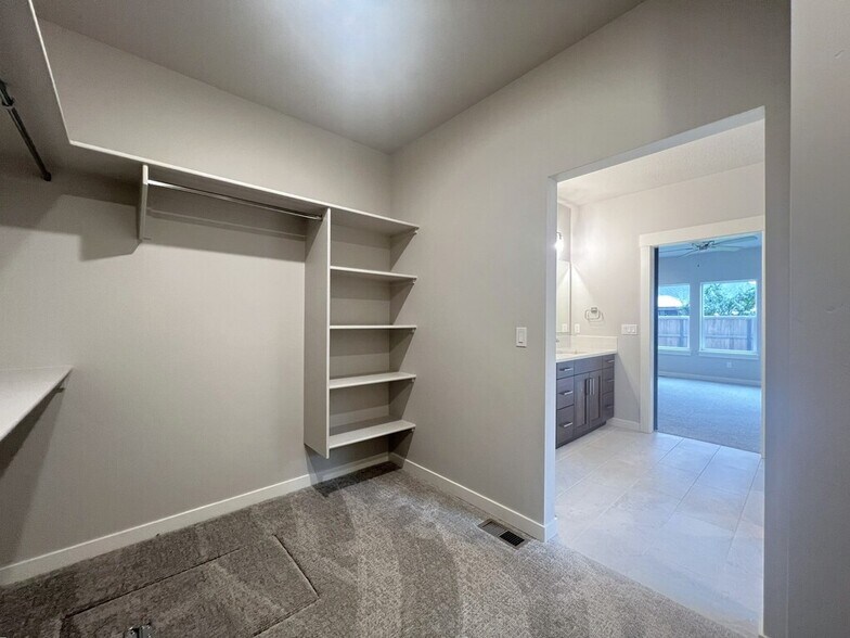 Building Photo - 2282 S Hurd Ave