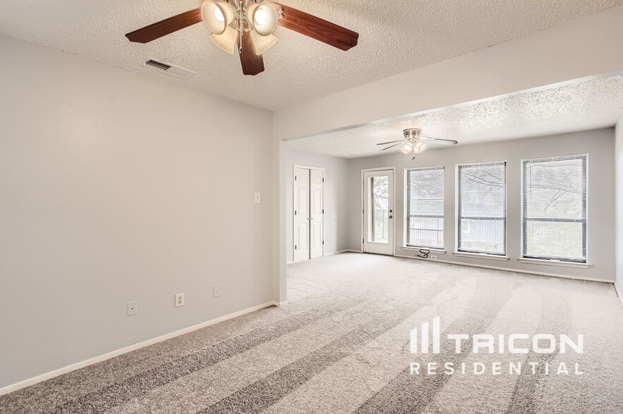 Building Photo - 316 Columbia Dr