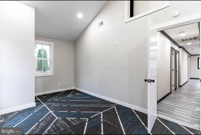 Building Photo - 259 Pinecrest Dr