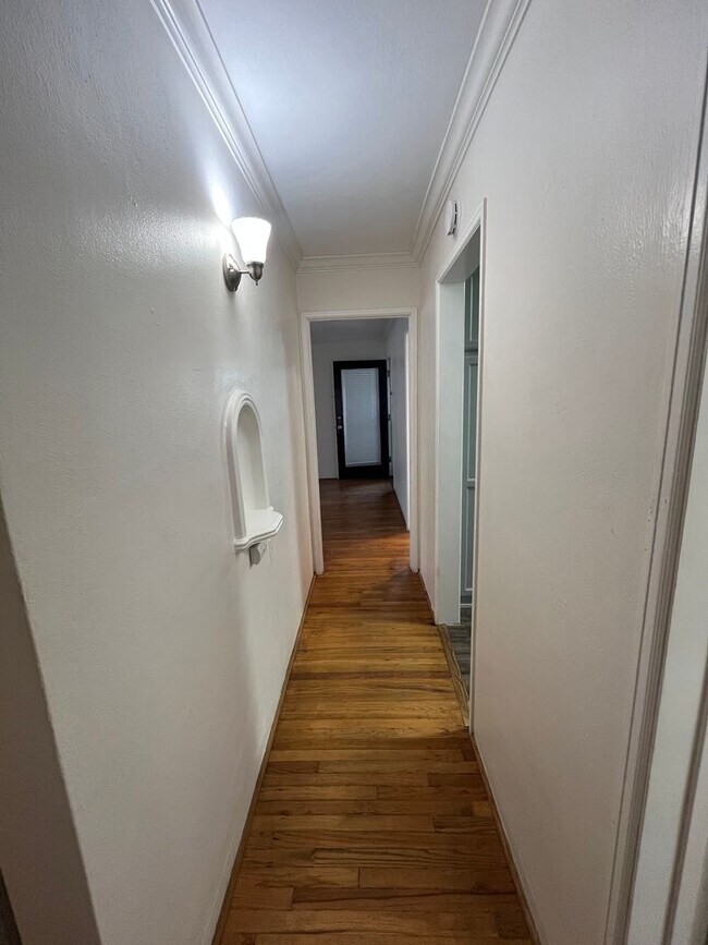 Building Photo - Renovated 1BR Steps to Windansea Beach