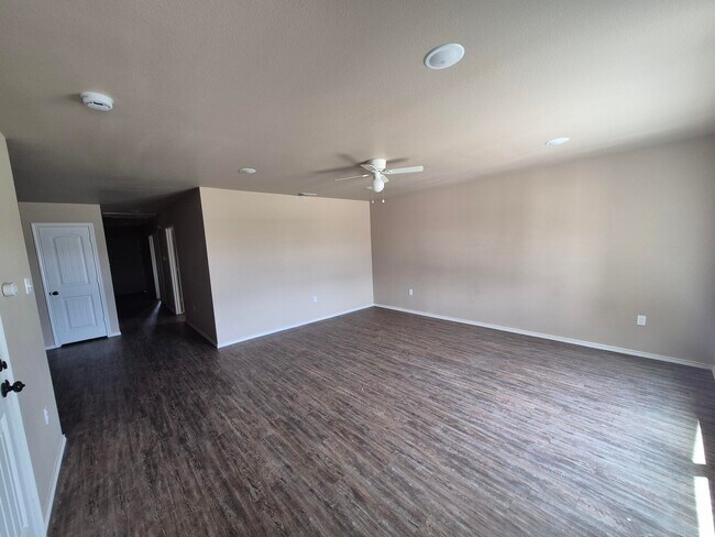 Primary Photo - 2408 N Ave O