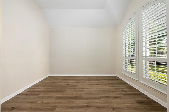 Building Photo - 2512 Rio Mesa Dr