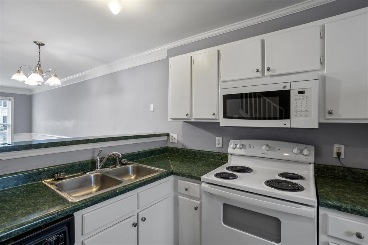 Building Photo - 17 Cheltenham Dr