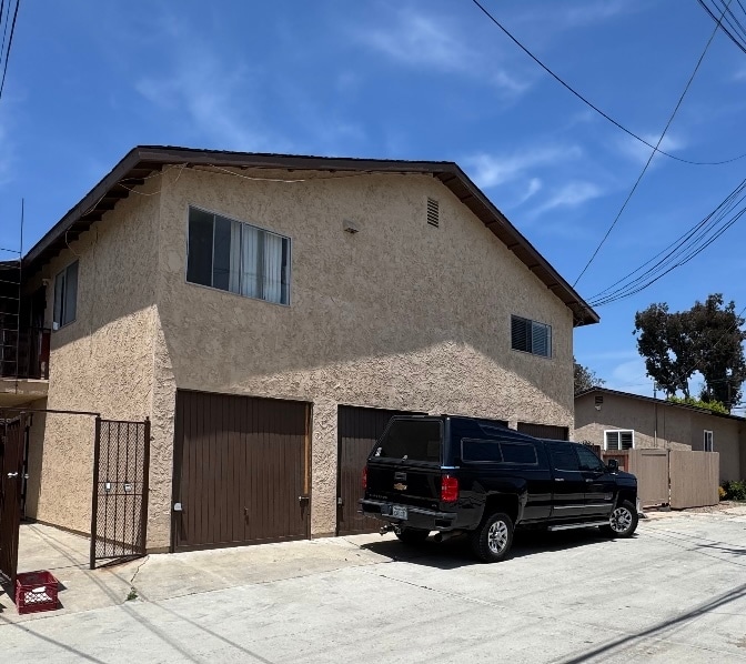 Garage - 3071 Juniper St